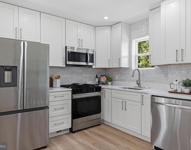 5924 Edgehill Court - Photo Thumbnail 11