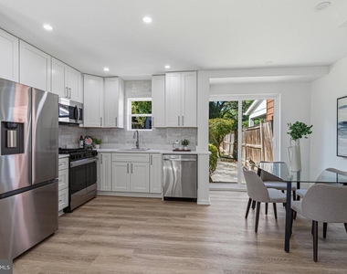 5924 Edgehill Court - Photo Thumbnail 7
