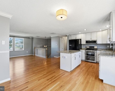7916 Frye Road - Photo Thumbnail 2