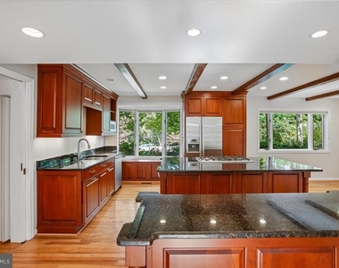 6717 Weaver Avenue - Photo Thumbnail 12