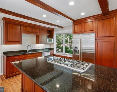 6717 Weaver Avenue - Photo Thumbnail 15