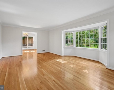 6717 Weaver Avenue - Photo Thumbnail 6