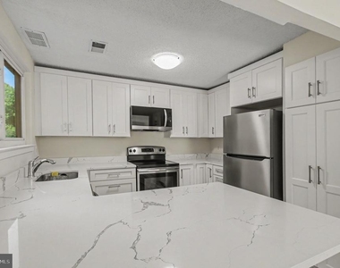 1504 Summerchase Court - Photo Thumbnail 8