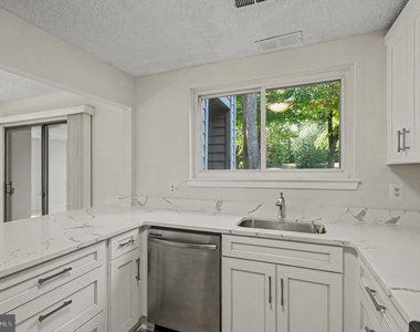 1504 Summerchase Court - Photo Thumbnail 9
