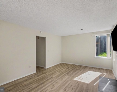1504 Summerchase Court - Photo Thumbnail 5