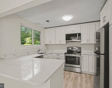 1504 Summerchase Court - Photo Thumbnail 7