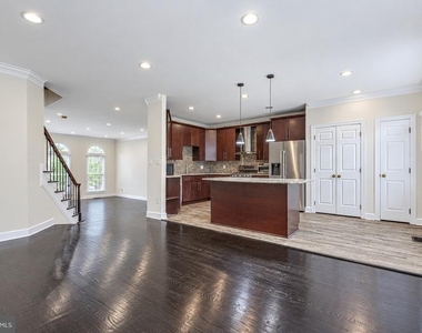 1805 Vance Place - Photo Thumbnail 5