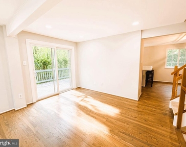 8637 Spring Creek Court - Photo Thumbnail 18