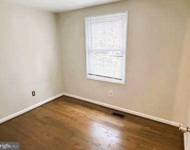 8637 Spring Creek Court - Photo Thumbnail 8