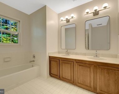 10898 Featherfield Court - Photo Thumbnail 32