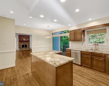 10898 Featherfield Court - Photo Thumbnail 18