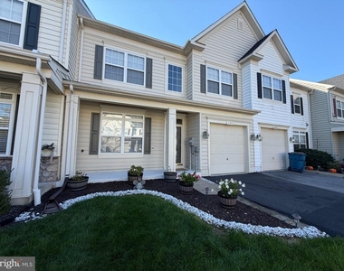 109 Quinton Oaks Circle - Photo Thumbnail 2