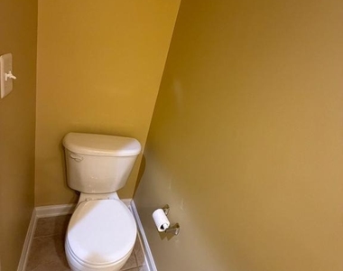 109 Quinton Oaks Circle - Photo Thumbnail 7