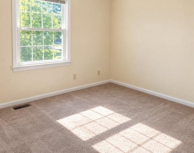 410 Forest Court - Photo Thumbnail 7