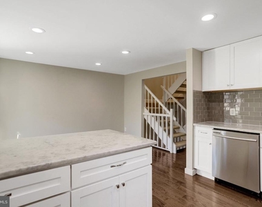 321 Gundry - Photo Thumbnail 7