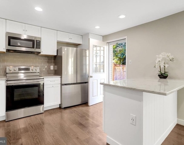321 Gundry - Photo Thumbnail 4