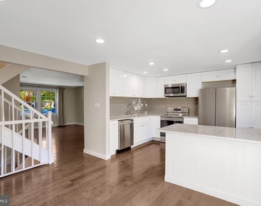 321 Gundry - Photo Thumbnail 6