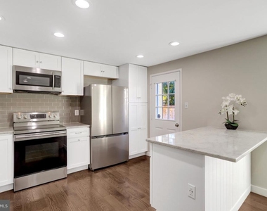321 Gundry - Photo Thumbnail 3