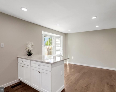 321 Gundry - Photo Thumbnail 8