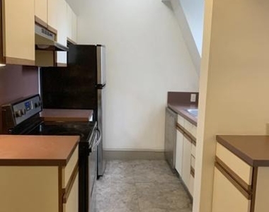 267 E Market Street - Photo Thumbnail 4