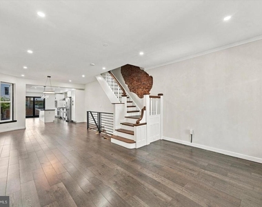 531 S 55th Street - Photo Thumbnail 3