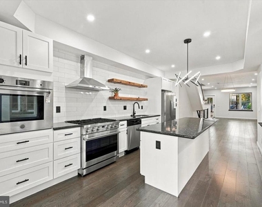 531 S 55th Street - Photo Thumbnail 8