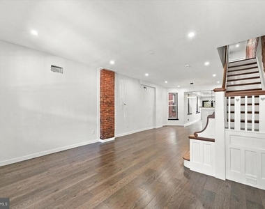 531 S 55th Street - Photo Thumbnail 2