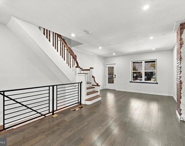 531 S 55th Street - Photo Thumbnail 4