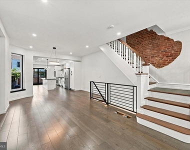 531 S 55th Street - Photo Thumbnail 5