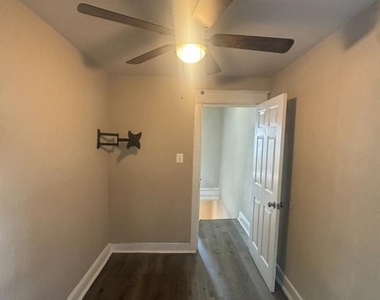 5577 Blakemore Street - Photo Thumbnail 9