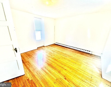 1905 Spring Garden Street - Photo Thumbnail 9