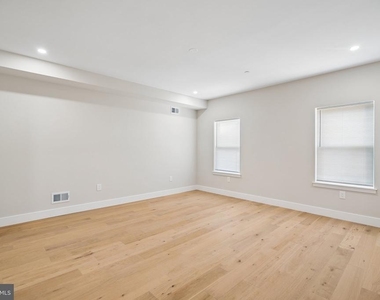 609 E Locust Avenue - Photo Thumbnail 28