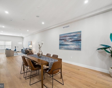 609 E Locust Avenue - Photo Thumbnail 10