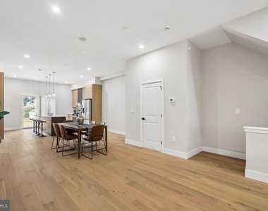 609 E Locust Avenue - Photo Thumbnail 8