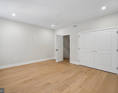 609 E Locust Avenue - Photo Thumbnail 37