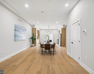 609 E Locust Avenue - Photo Thumbnail 7