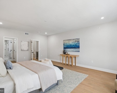 609 E Locust Avenue - Photo Thumbnail 41