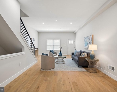 609 E Locust Avenue - Photo Thumbnail 5