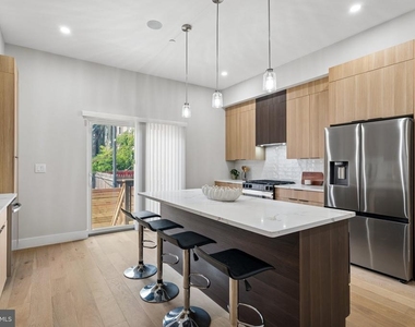 609 E Locust Avenue - Photo Thumbnail 13
