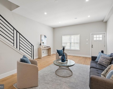 609 E Locust Avenue - Photo Thumbnail 4
