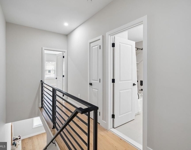 609 E Locust Avenue - Photo Thumbnail 19