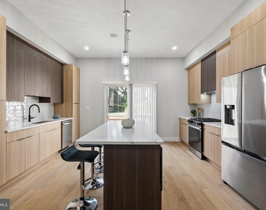 609 E Locust Avenue - Photo Thumbnail 12