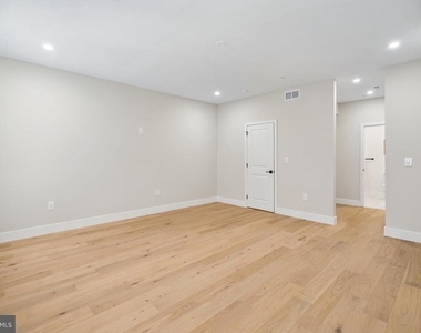 609 E Locust Avenue - Photo Thumbnail 29