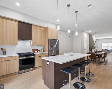 609 E Locust Avenue - Photo Thumbnail 17