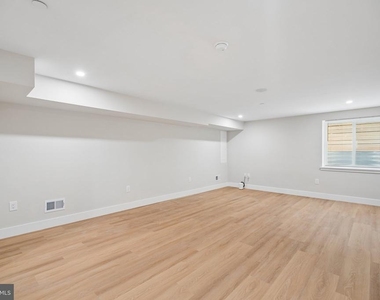 609 E Locust Avenue - Photo Thumbnail 51