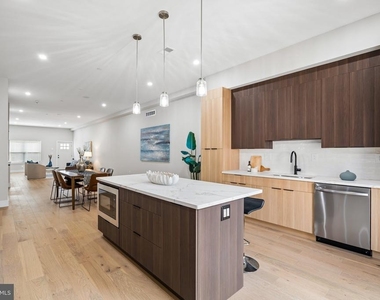 609 E Locust Avenue - Photo Thumbnail 16