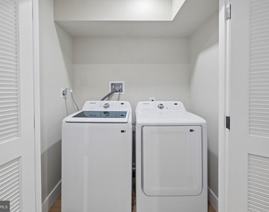 609 E Locust Avenue - Photo Thumbnail 53