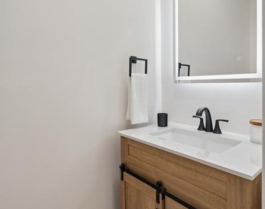 609 E Locust Avenue - Photo Thumbnail 24
