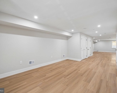 609 E Locust Avenue - Photo Thumbnail 48