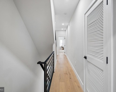 609 E Locust Avenue - Photo Thumbnail 33